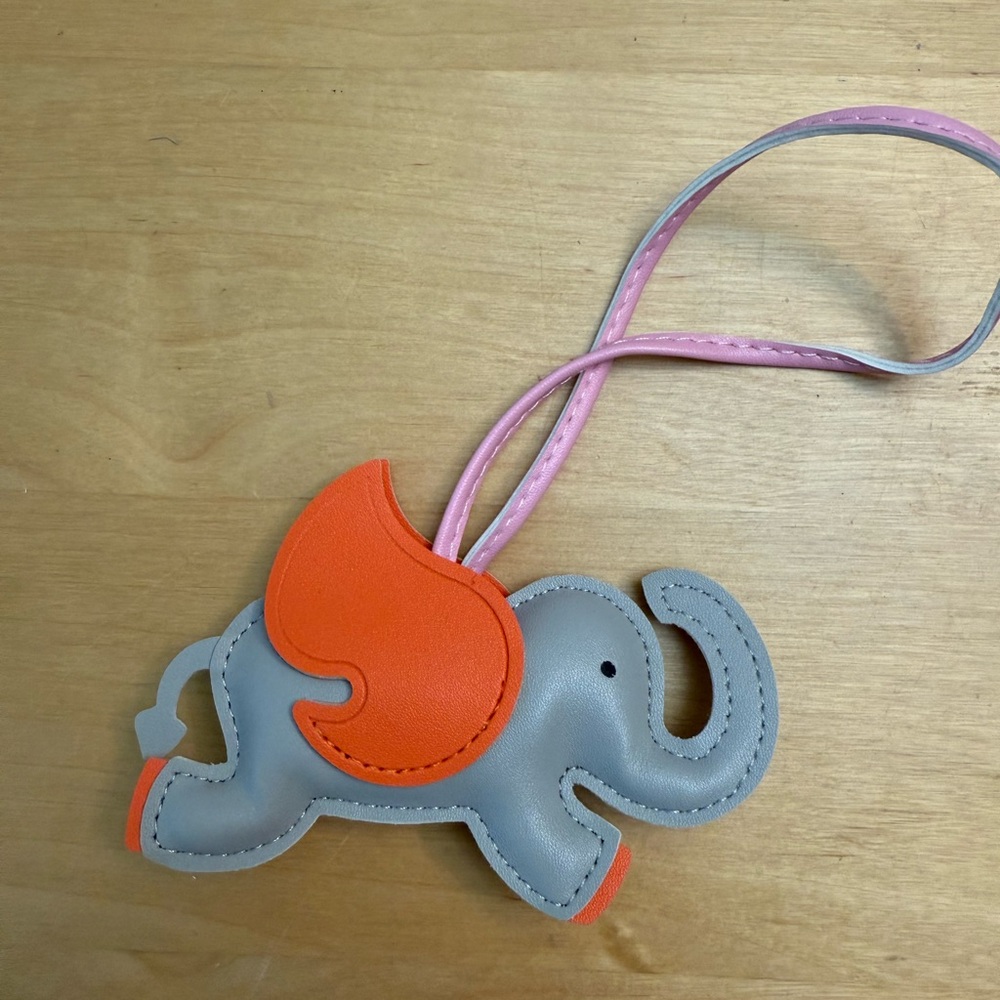 (NWOT) Faux Leather Colorblock Flying Elephant Bag Charm - Picture 2 of 3